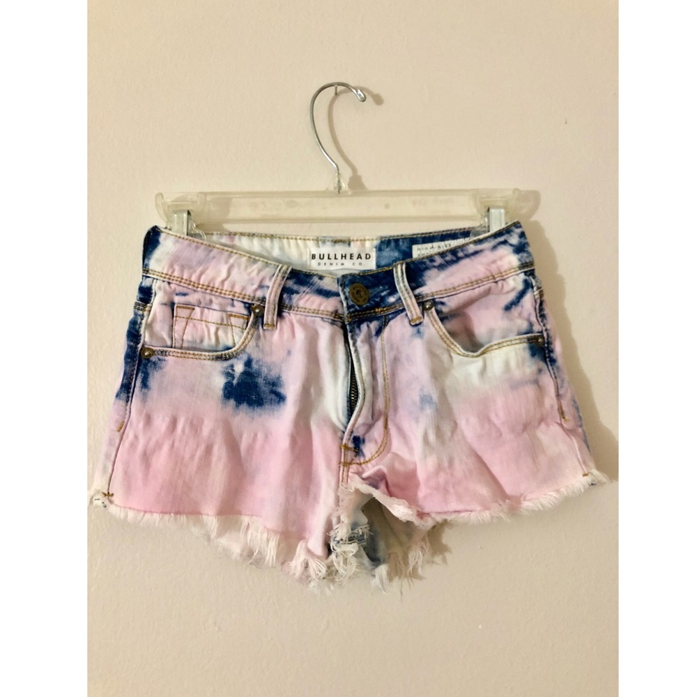 Bullhead Pink Acid-washed Denim shorts